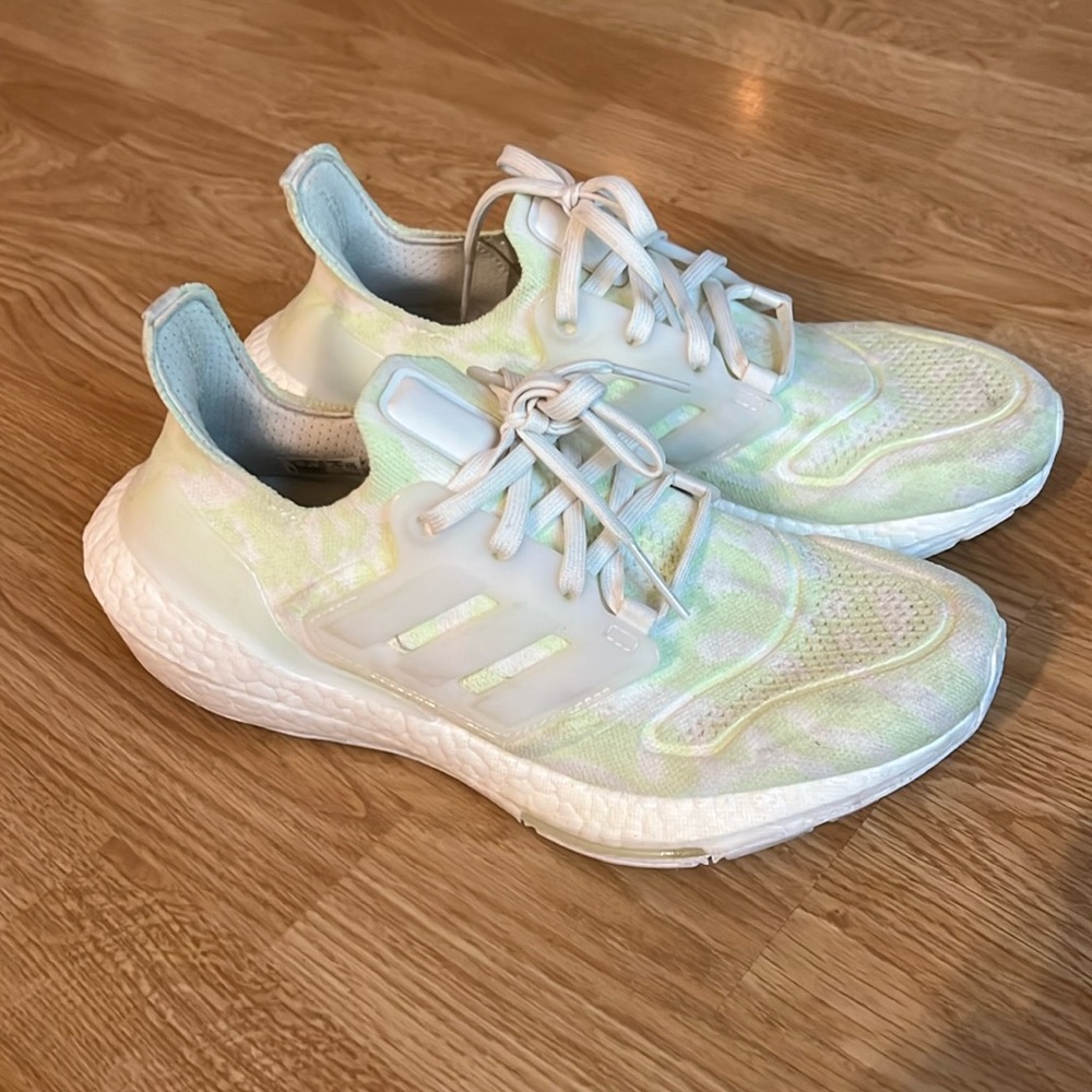 Adidas ultraboosts women’s size 8